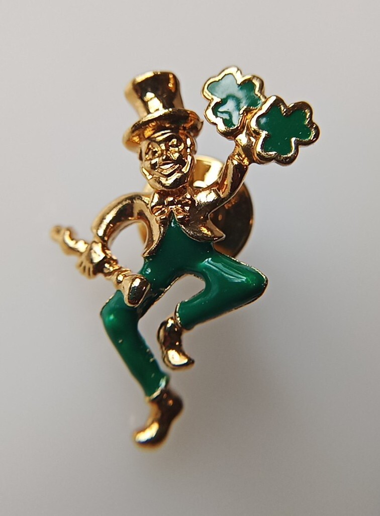 AVON 1995 St. PATRICK’s DAY Leprechaun With Cover & Stick Lapel Pin