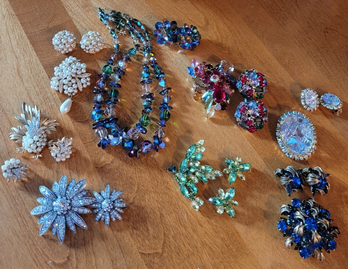 vintage Rhinestone Jewelry Lot Many Signed 125 Pieces