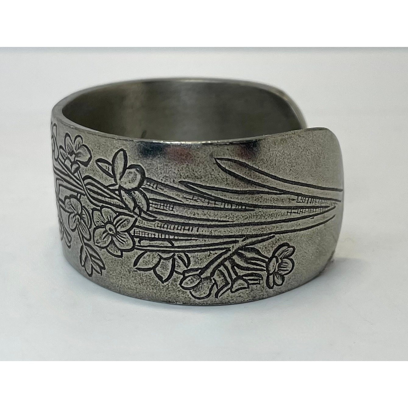 Salisbury Pewter Co. Cuff Bracelet Pewter Floral Flower DECEMBER Birthday