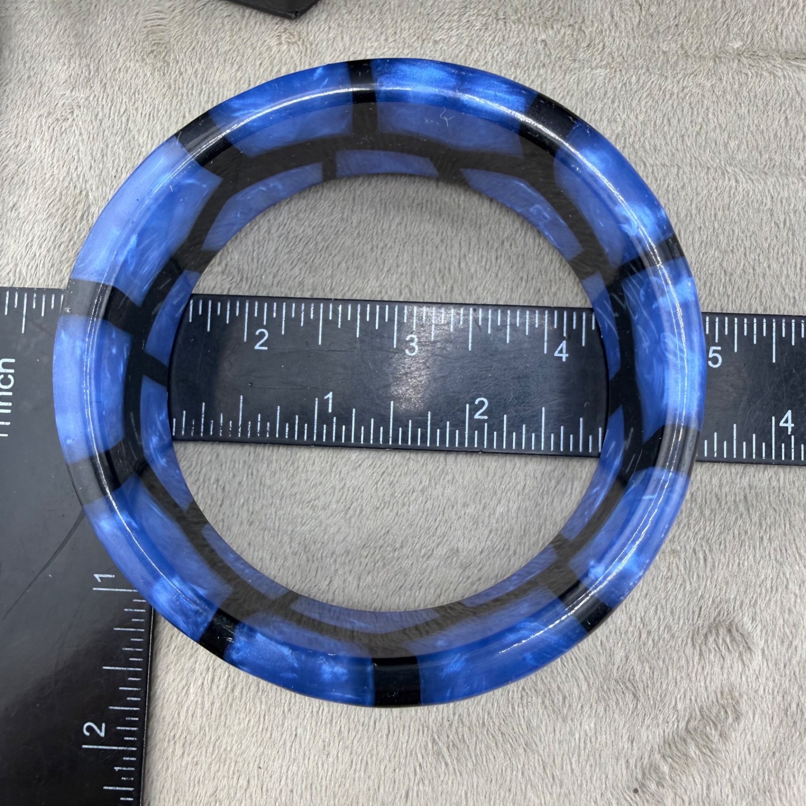 Vintage Chunky Retro Bangle Bracelet Blue and Black Acrylic 9.5”
