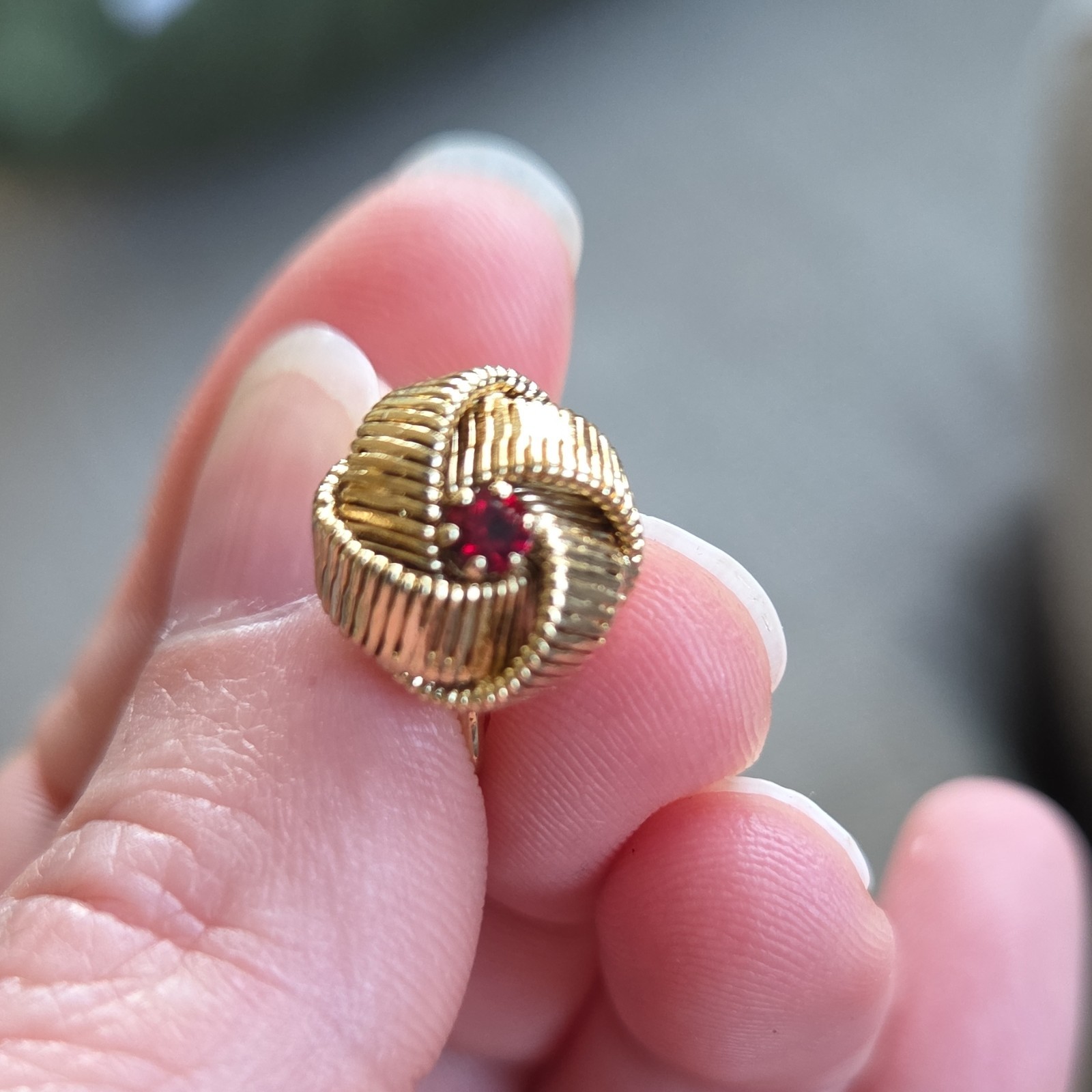Adorable 1970 Vintage Goldmime Knotted Rope Clip On Earrings Ruby Stone