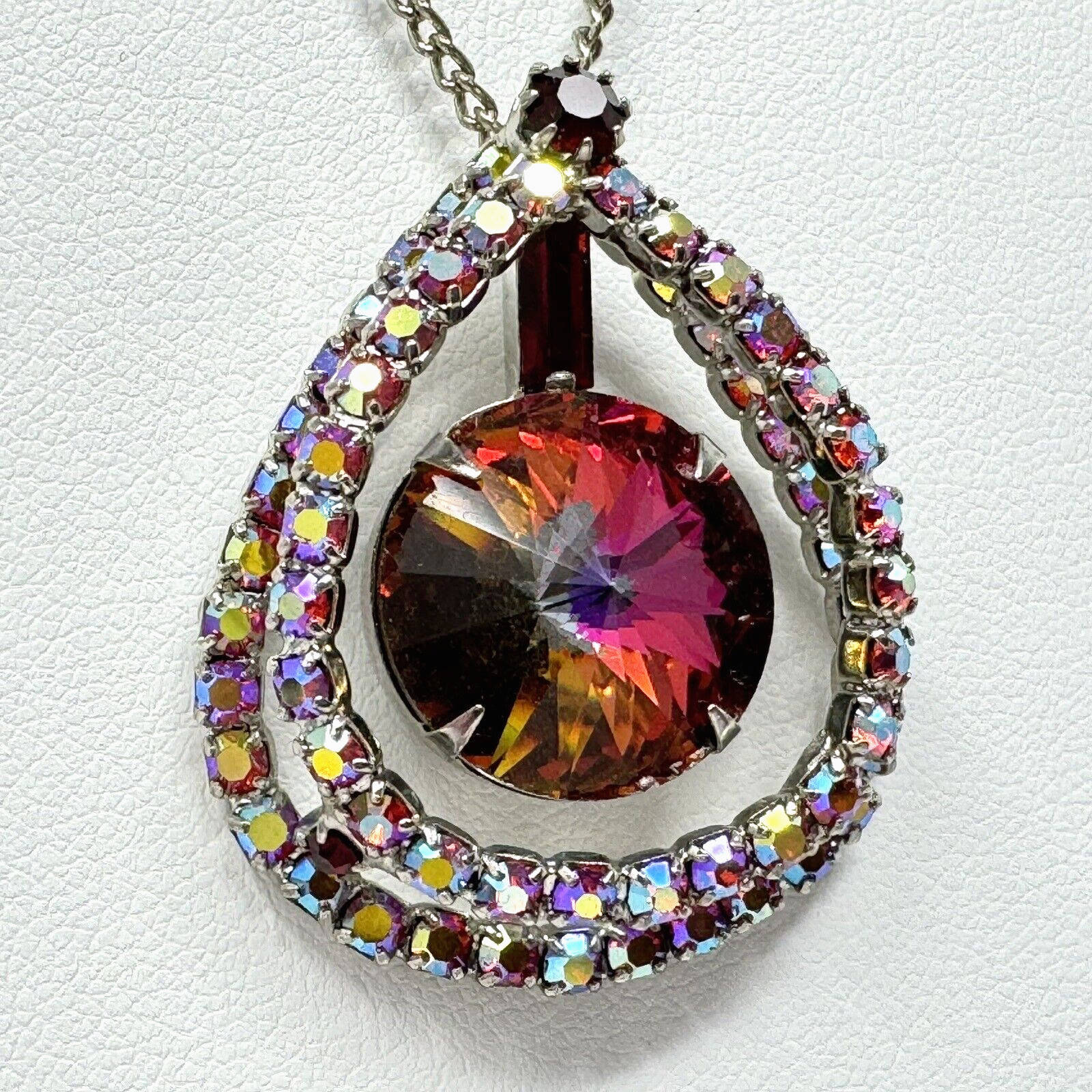 Vtg 19″ TEARDROP Pendant NECKLACE – RIVOLI Crystal – Red & AB Rhinestone