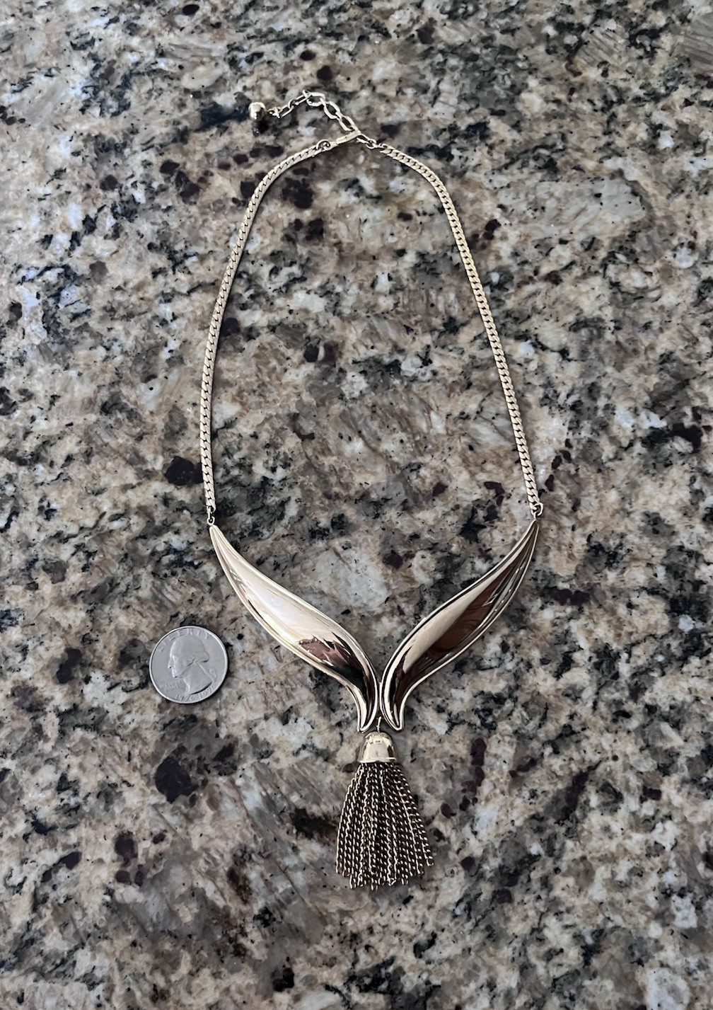 AVON Gold Tone Signed Royal Tassel Collar Chain Pendant Necklace 1972 1970’s