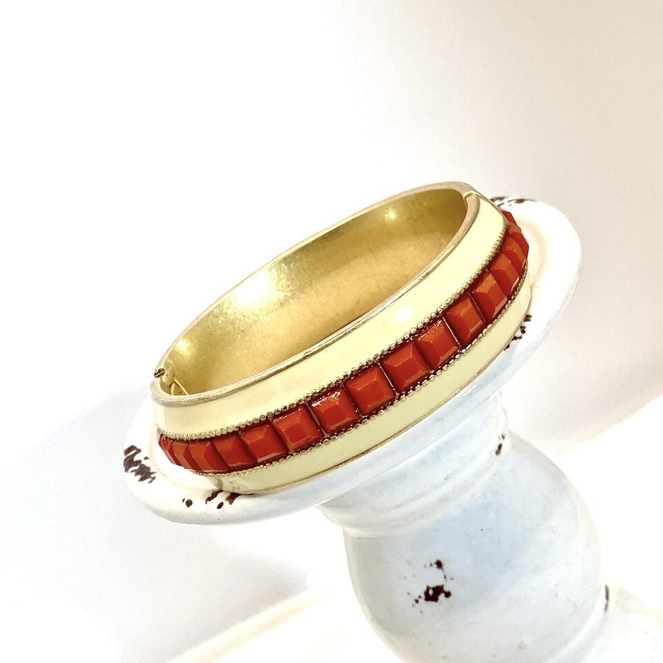 Vtg Gold Tone Hinged Cream Enamel Orange Resin Minimalist Bracelet Bangle Rare B