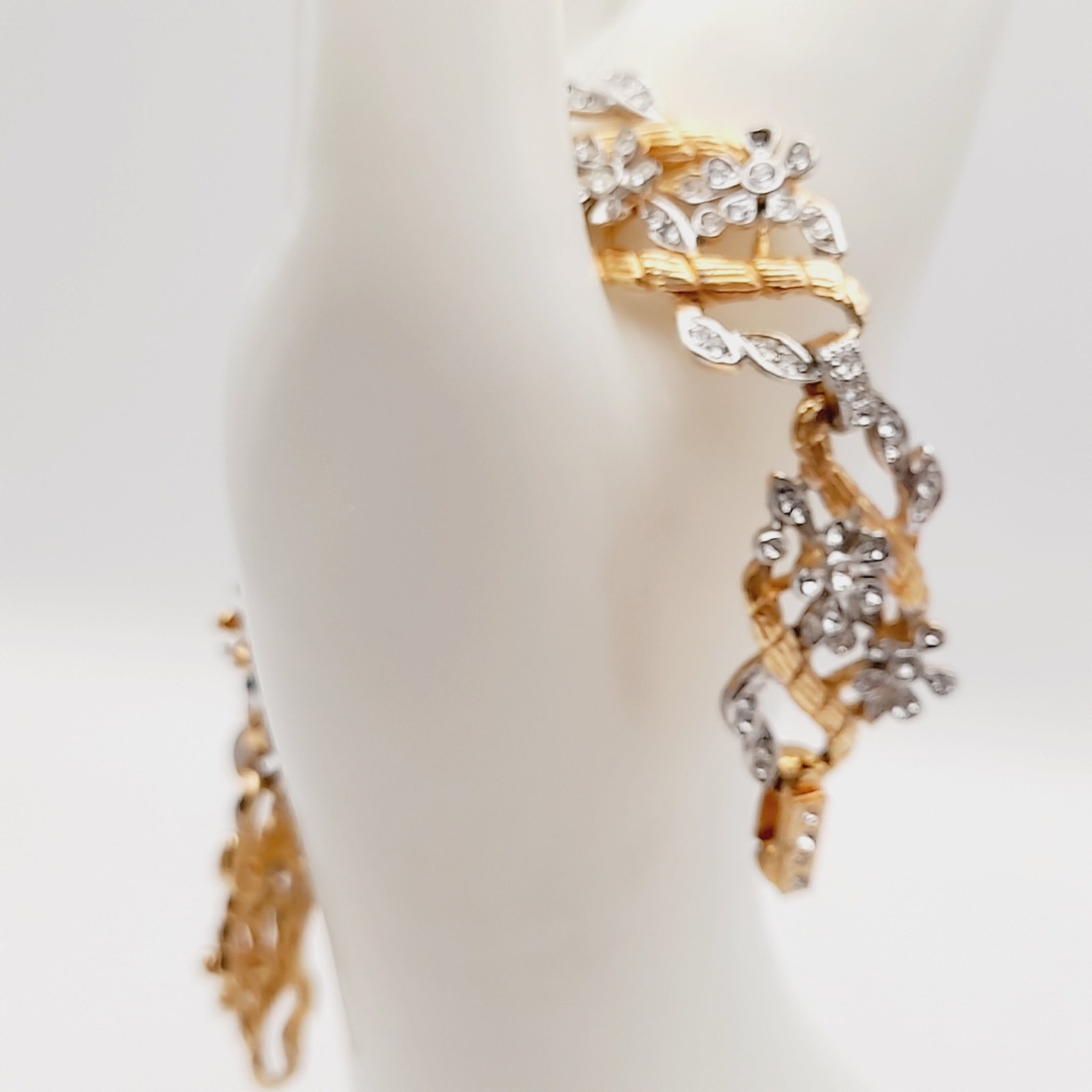 Vintage Gold Tone Rhinestone Floral 6 1/2 Inch Bracelet