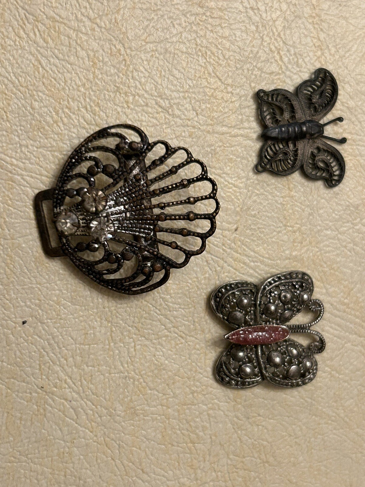 Vintage random filigree metal butterfly’s and sea shell unknown use?