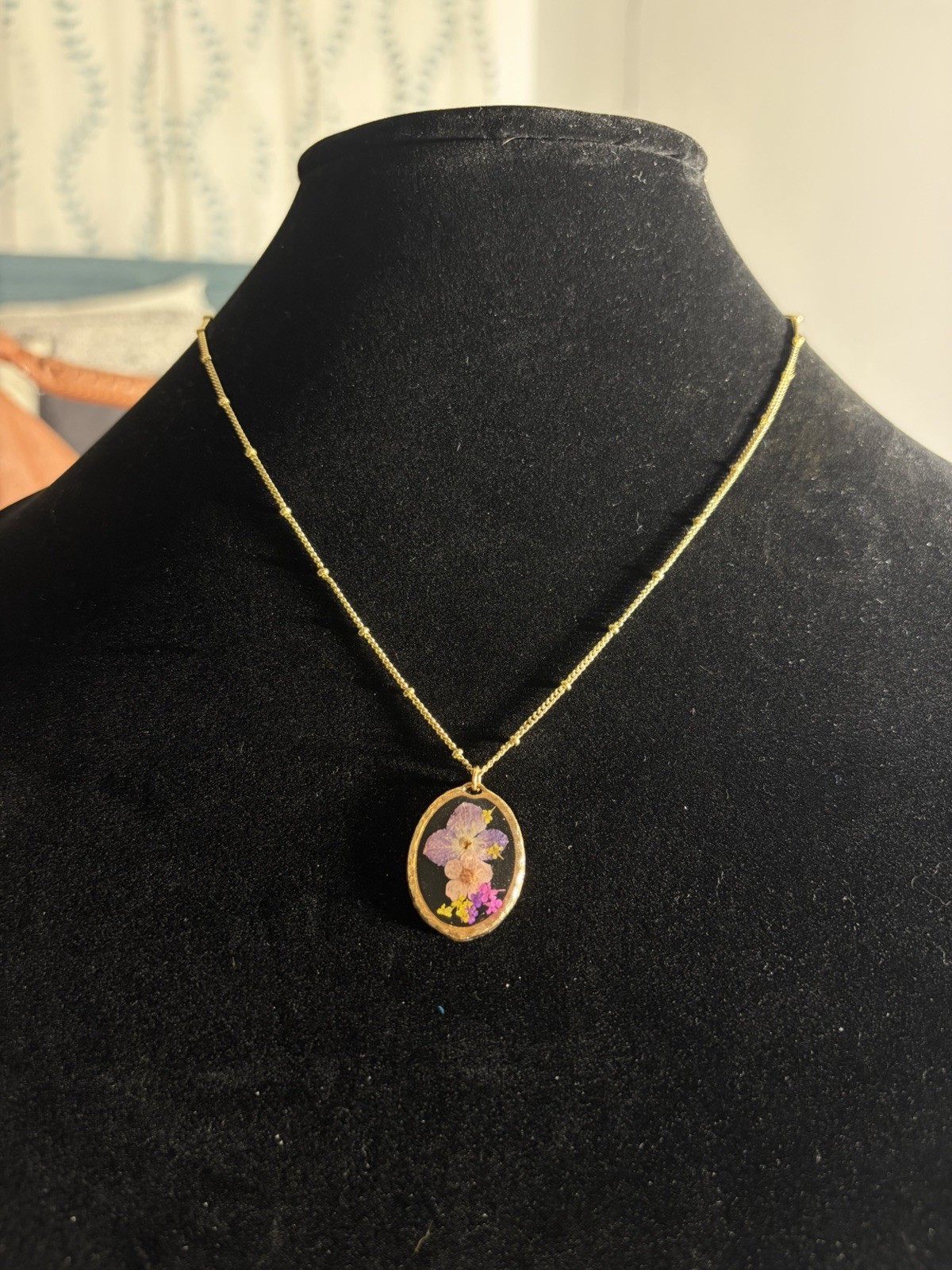 Real Pressed Flower Necklace Gold Tone Oval Resin Pendant Floral Botanical 18”