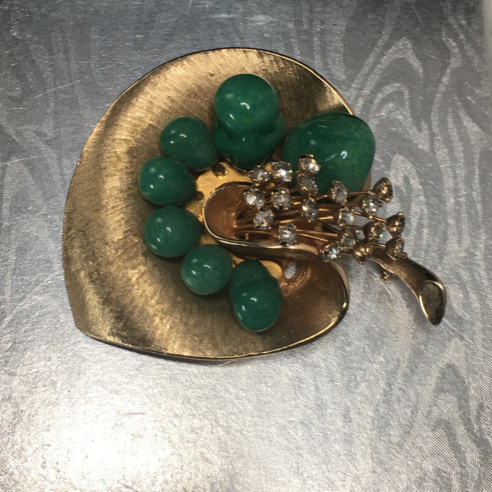 Vtg Flowering Grapes Brooch 2.25″ Poured Green Glass Crystal Stamens Heart Leaf