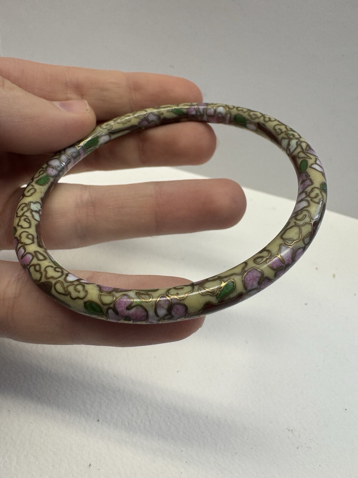 VINTAGE CLOISONNÉ PURPLE GREEN WHITE ENAMEL FLOWER BANGLE BRACELET