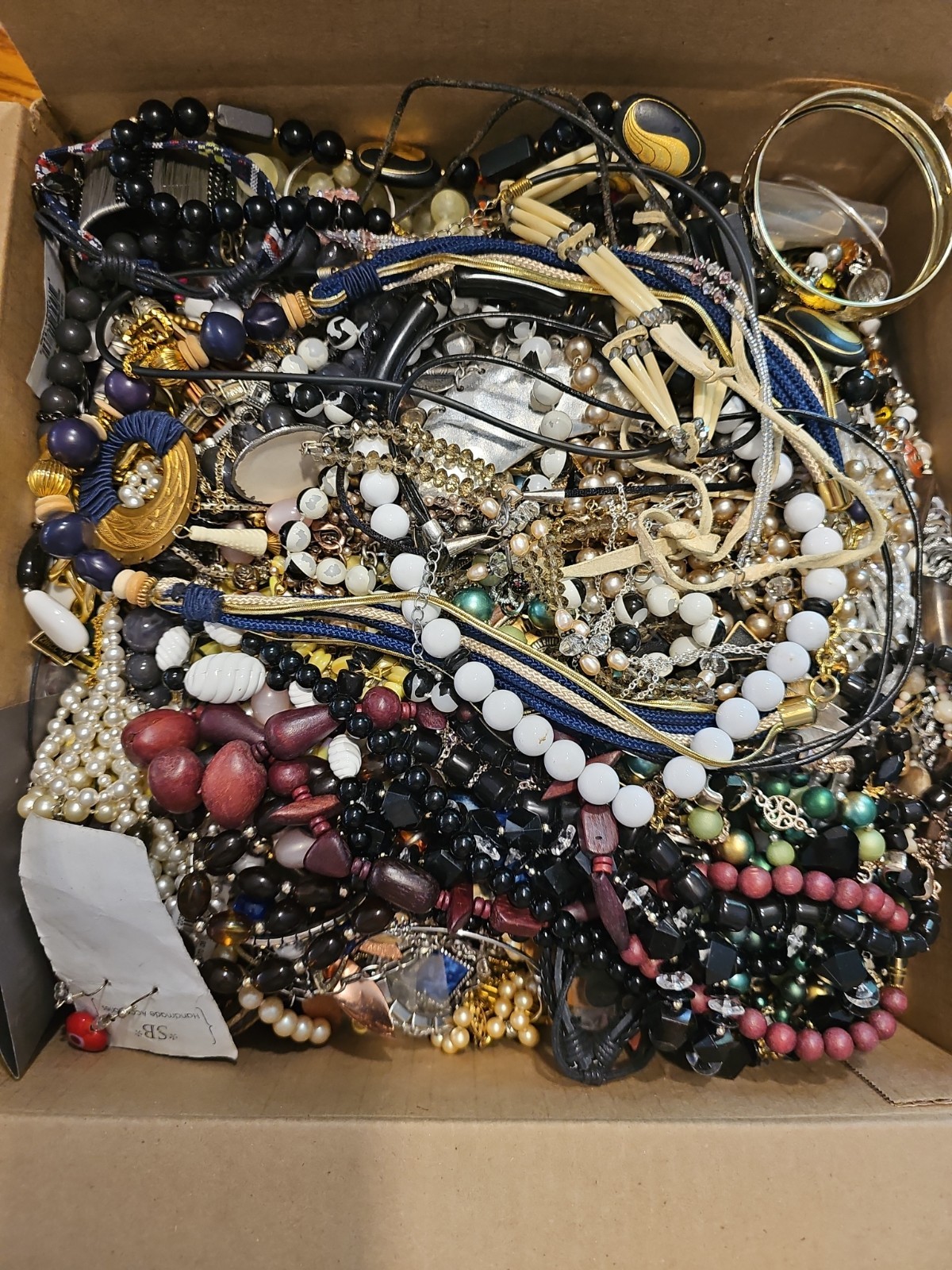 COSTUME VINTAGE JEWELRY Assortment TRIFARI MONET BAKELITE More 20 Lbs LOT