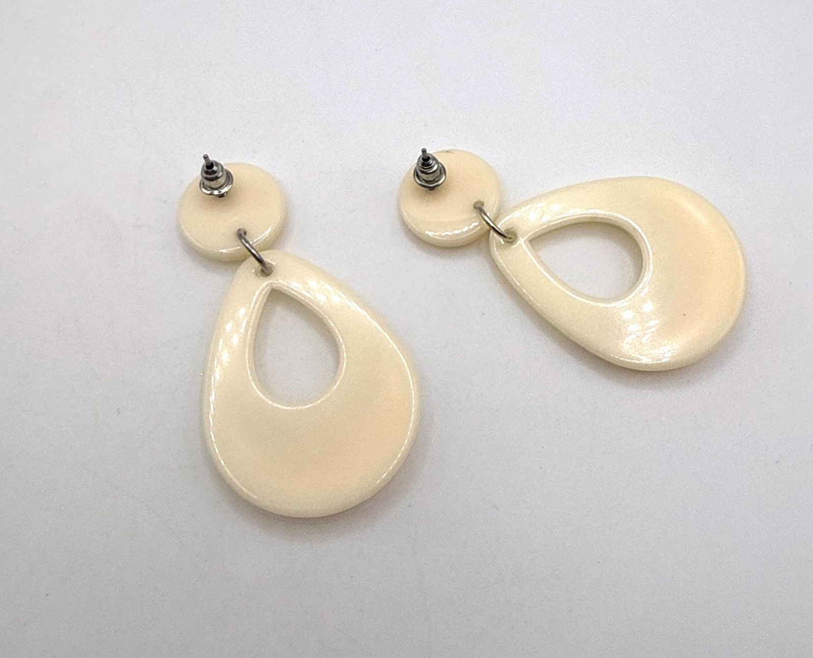 Vintage cream off white lucite drop dangle earrings with rhinestones pierced