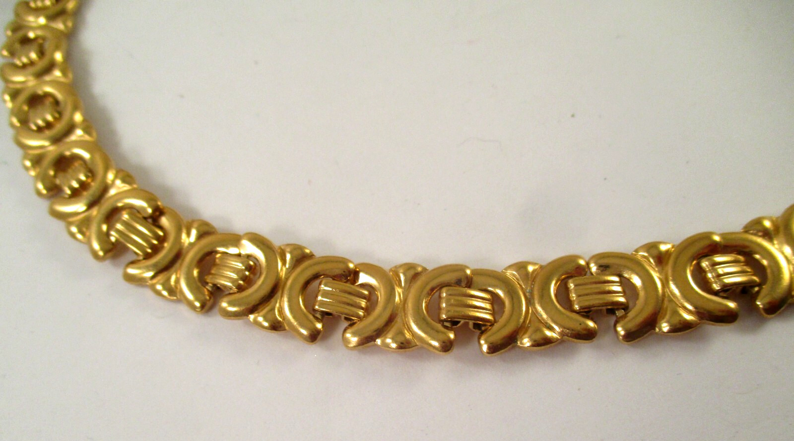 (4) Vintage GOLD TONE PLATED NECKLACES