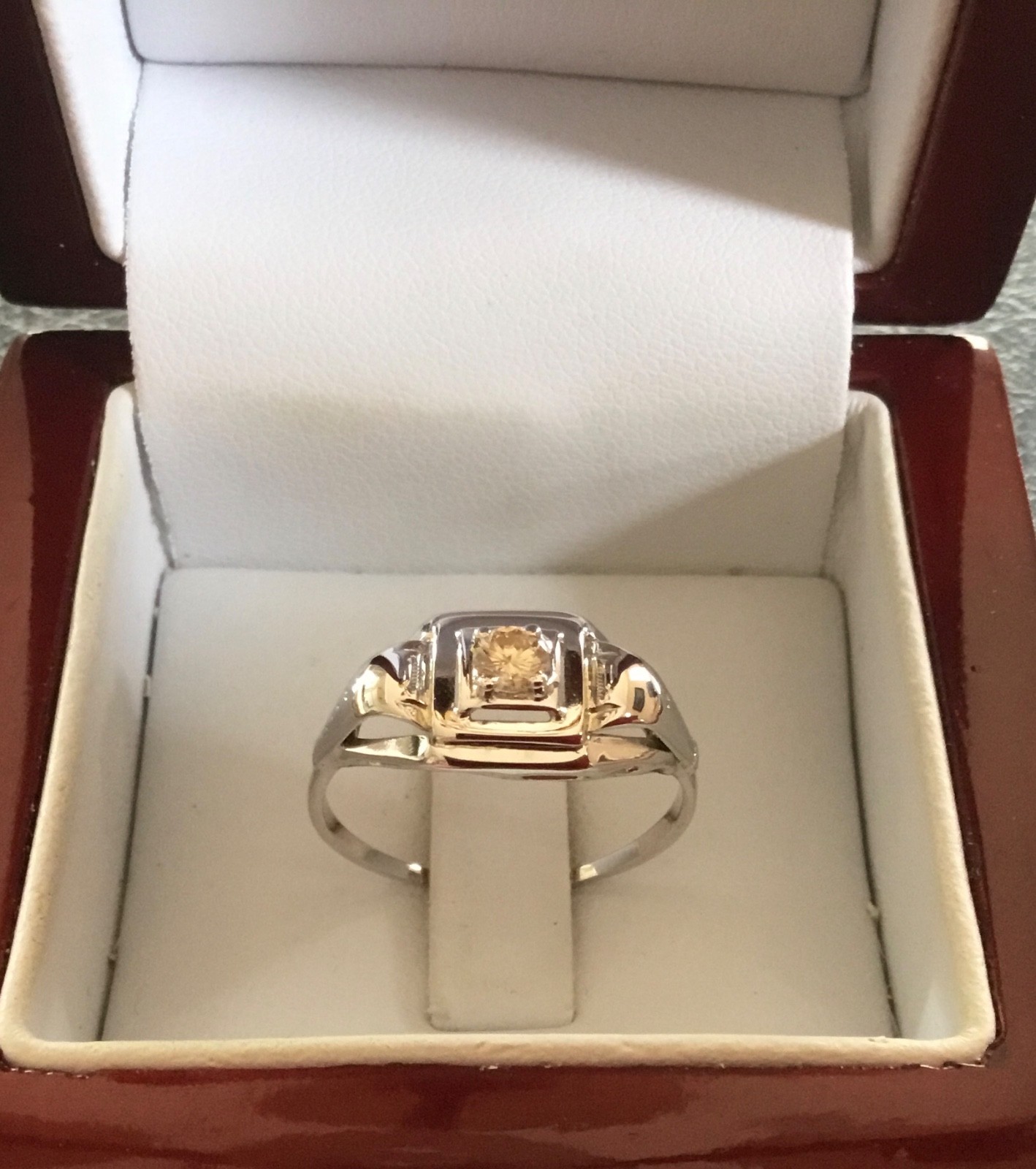 ANTIQUE 18K SOLID WHITE GOLD 0.15ct CHAMPAGNE DIAMOND RING 2.1 GRAMS SIZE 8.25