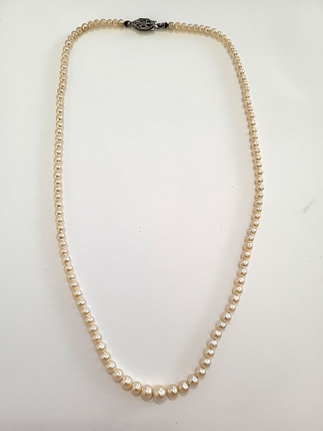 Vintage 16″ Champagne Graduated Pearl Beaded Necklace Silver Fish Hook Clasp