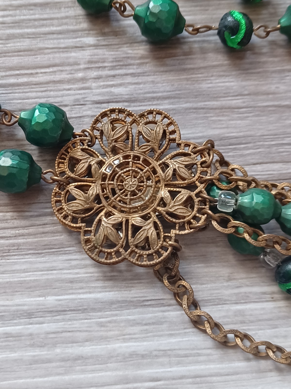 Vintage Hobe Green Glass Foil Bead Brass Swag Bib Necklace