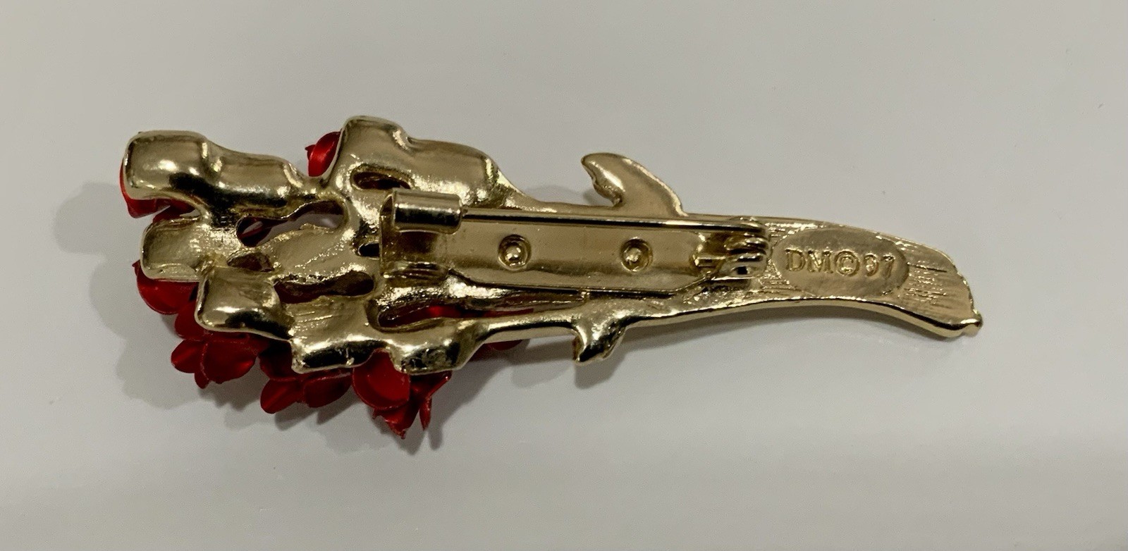 Vintage Red Roses Brooch Pin Romance Love Beauty Goldtone Signed DM 07