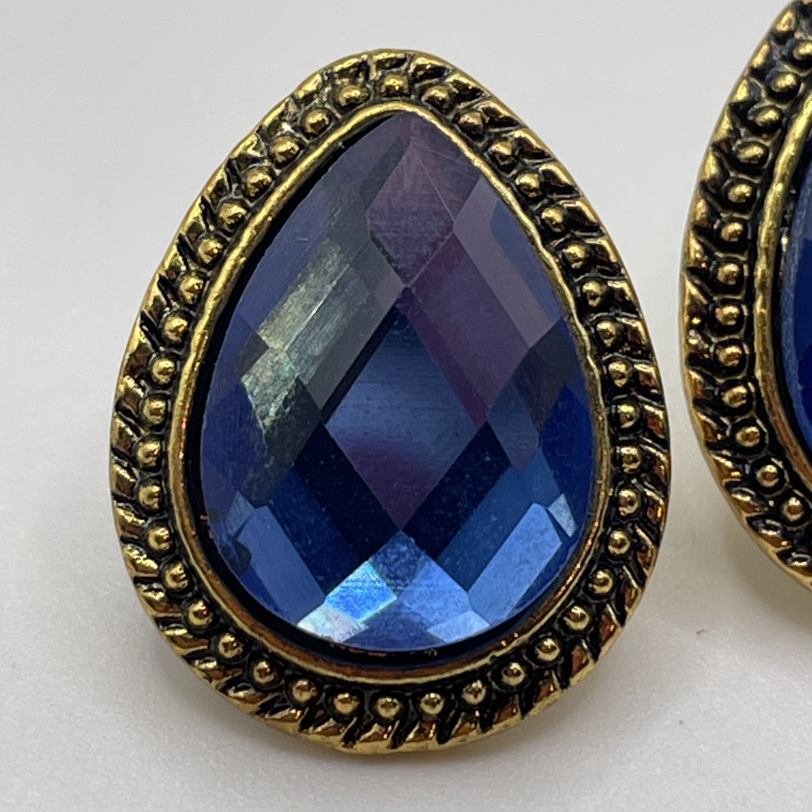 Earrings Vintage Blue Tear Drop Glass Gem Metal Gold Tone Pierced Stud Jewelry