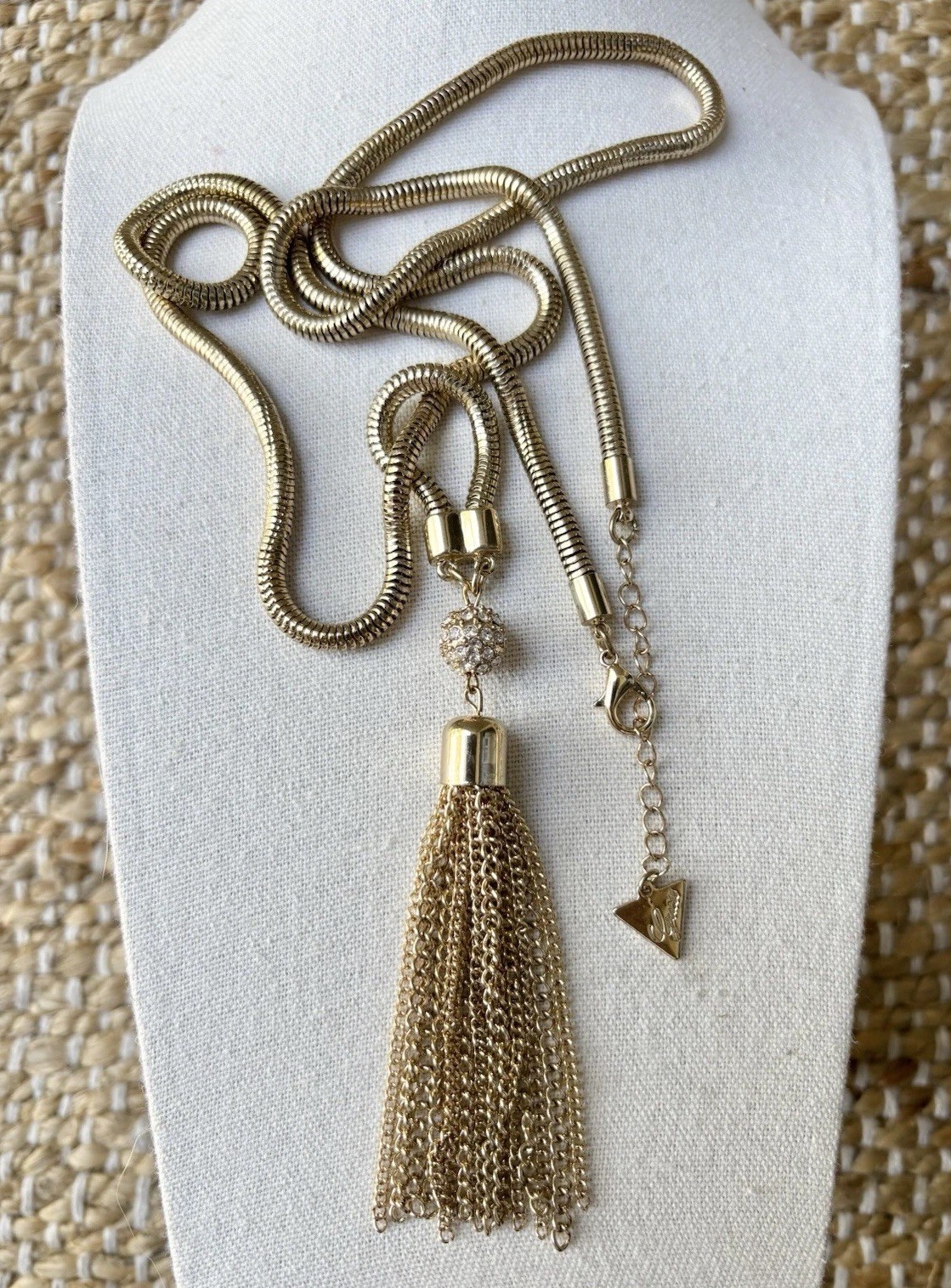 Vintage GUESS Gold-Tone Snake Chain Tassel Lariat Necklace – 1980s/1990s Glam