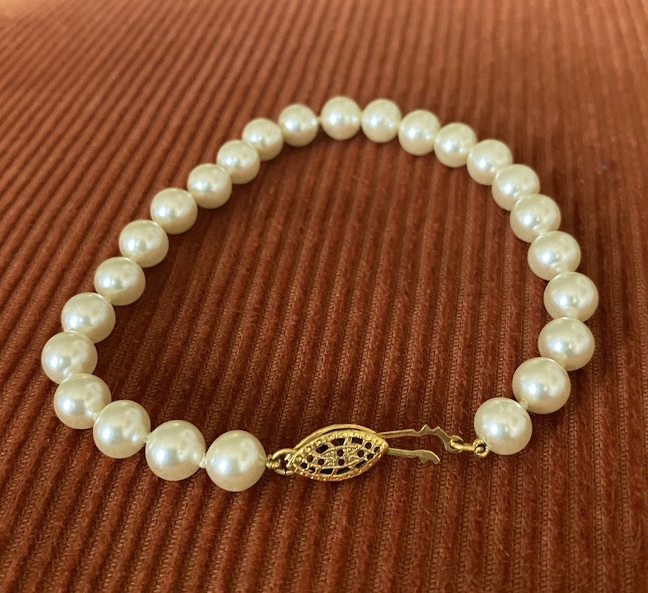 Vintage Beautiful Classic Pearl Bracelet