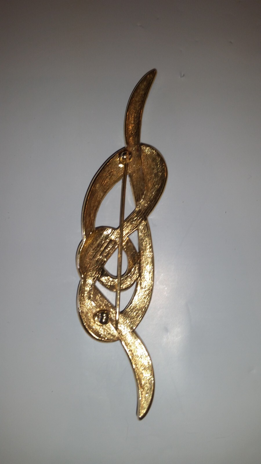 Vintage TRIFARI Brooche Pin Swirl Ribbon costume jewelry