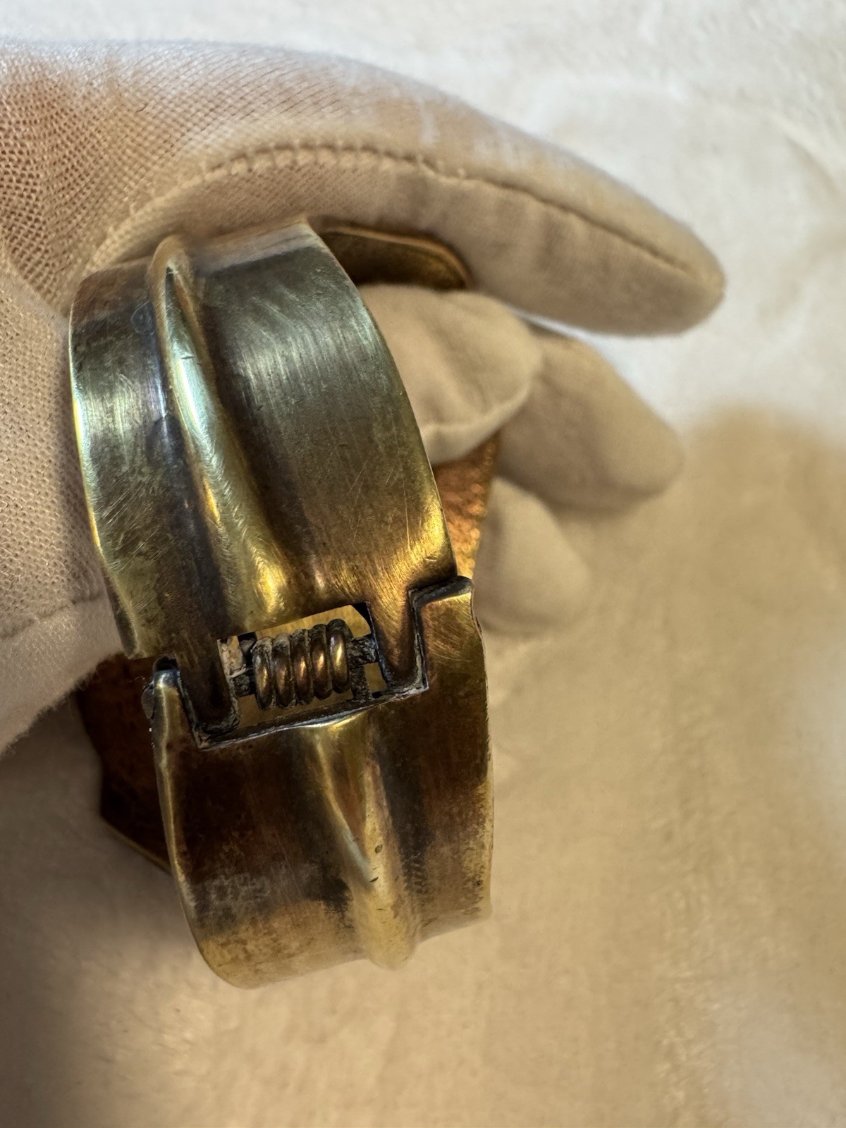 Vintage leaf Cuff Bracelet With A Hinge Opening For Easy Style