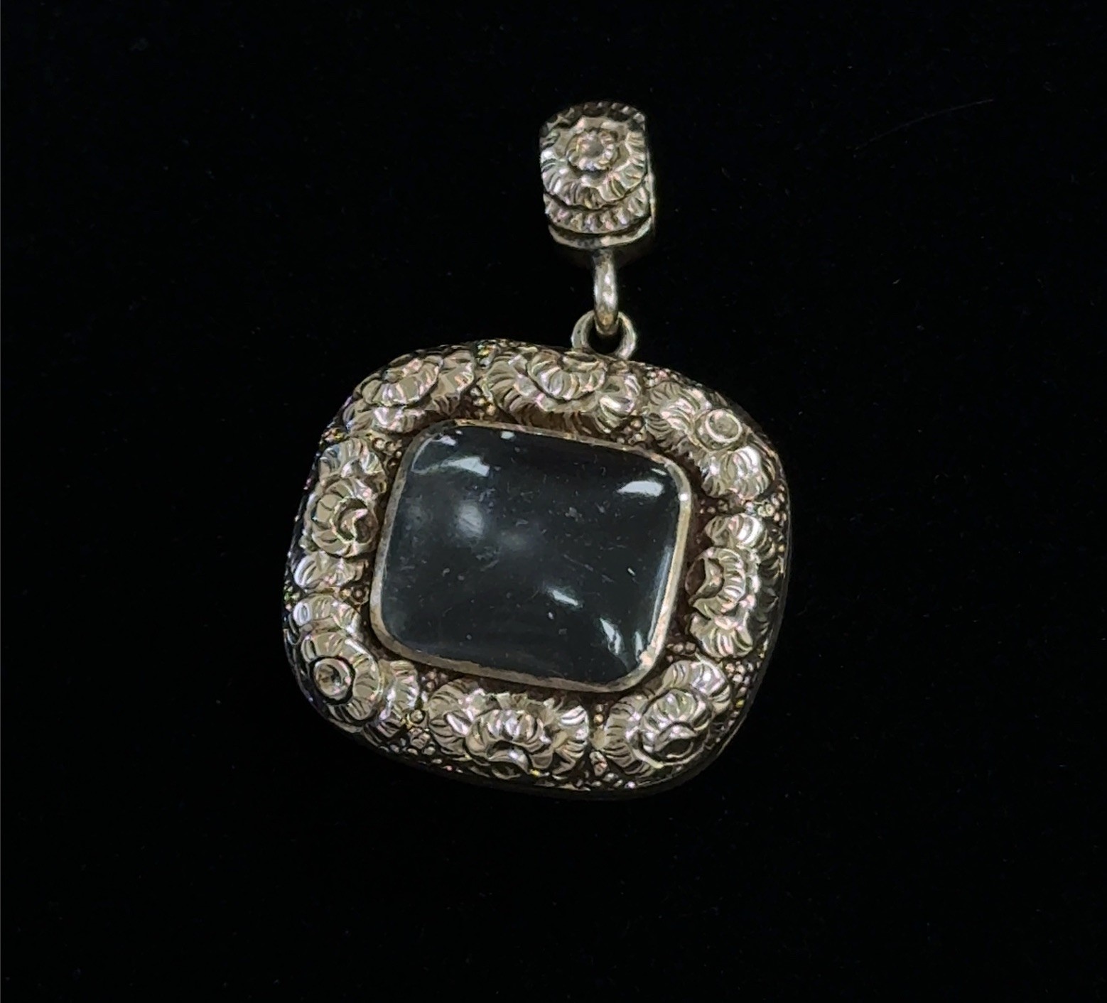 Victorian 8k-12k Gold Dbl. Sided Looking Glass/Mourning Locket Gold Filled Bail