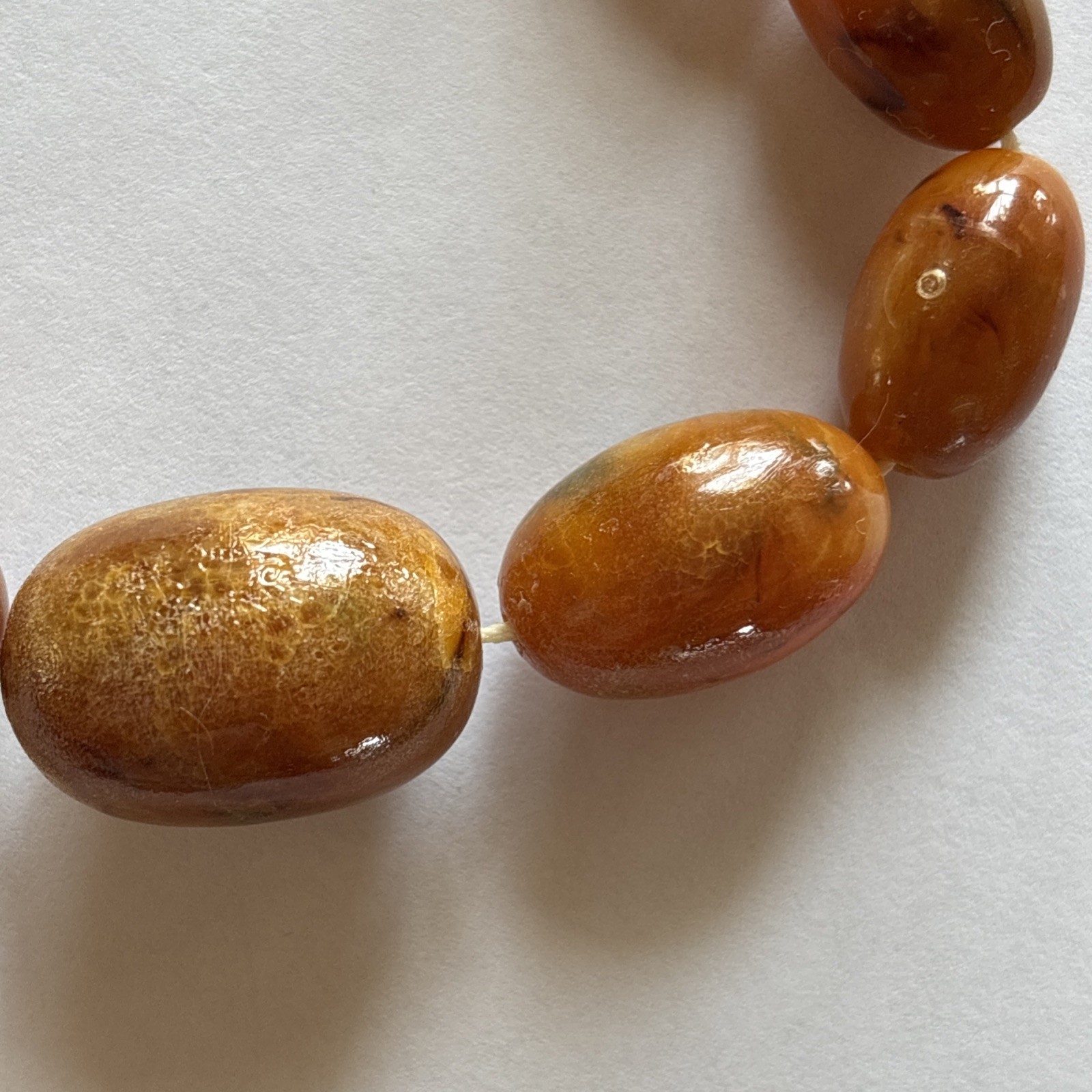 Vintage Resin Or Bakelite Or Catalin Marbled Amber Graduated Oval Bead Necklace