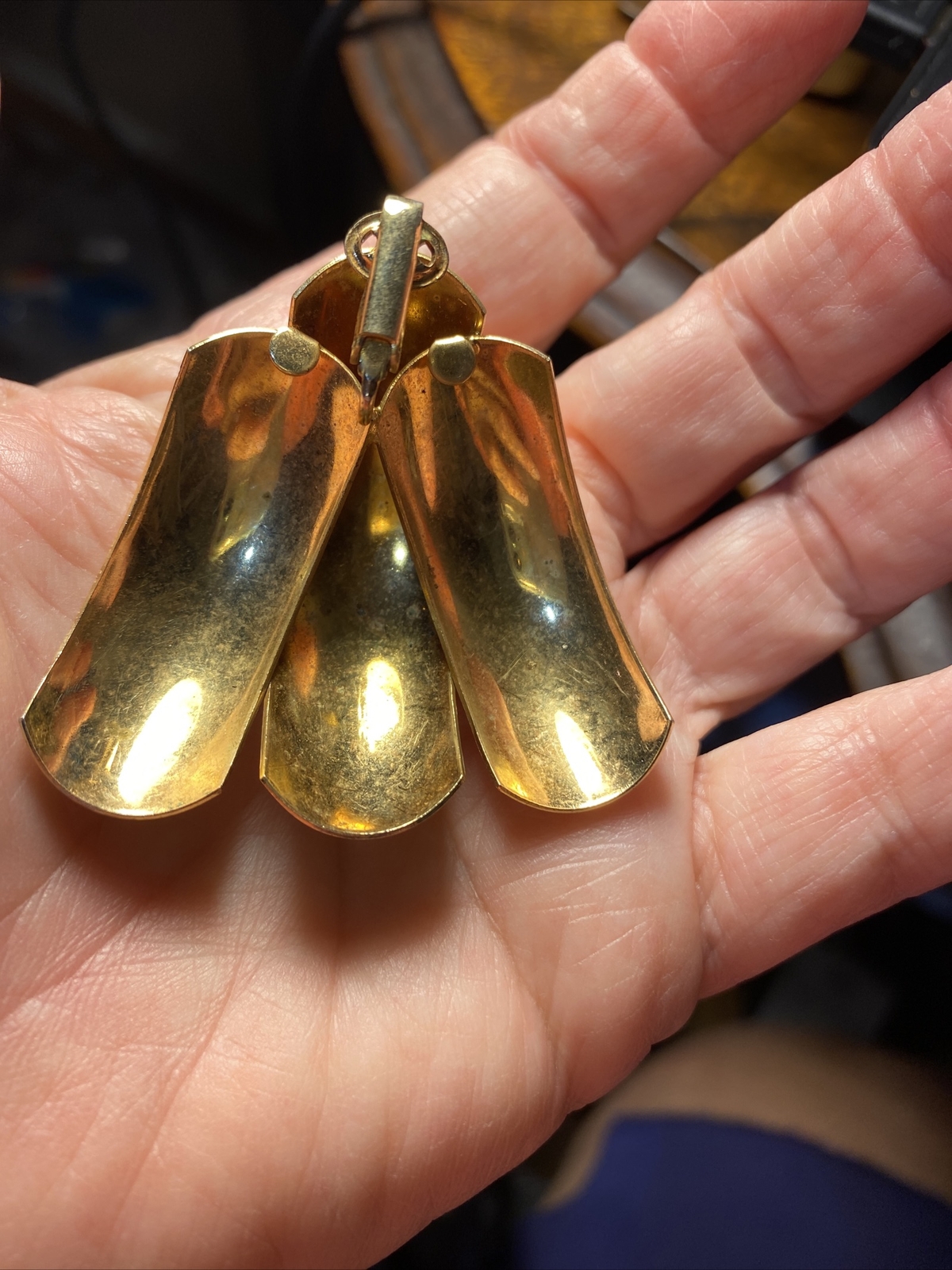 VINTAGE PUFFY YELLOW GOLD TONE PLATED METAL HAUTE COUTURE RUNWAY CLIP EARRINGS