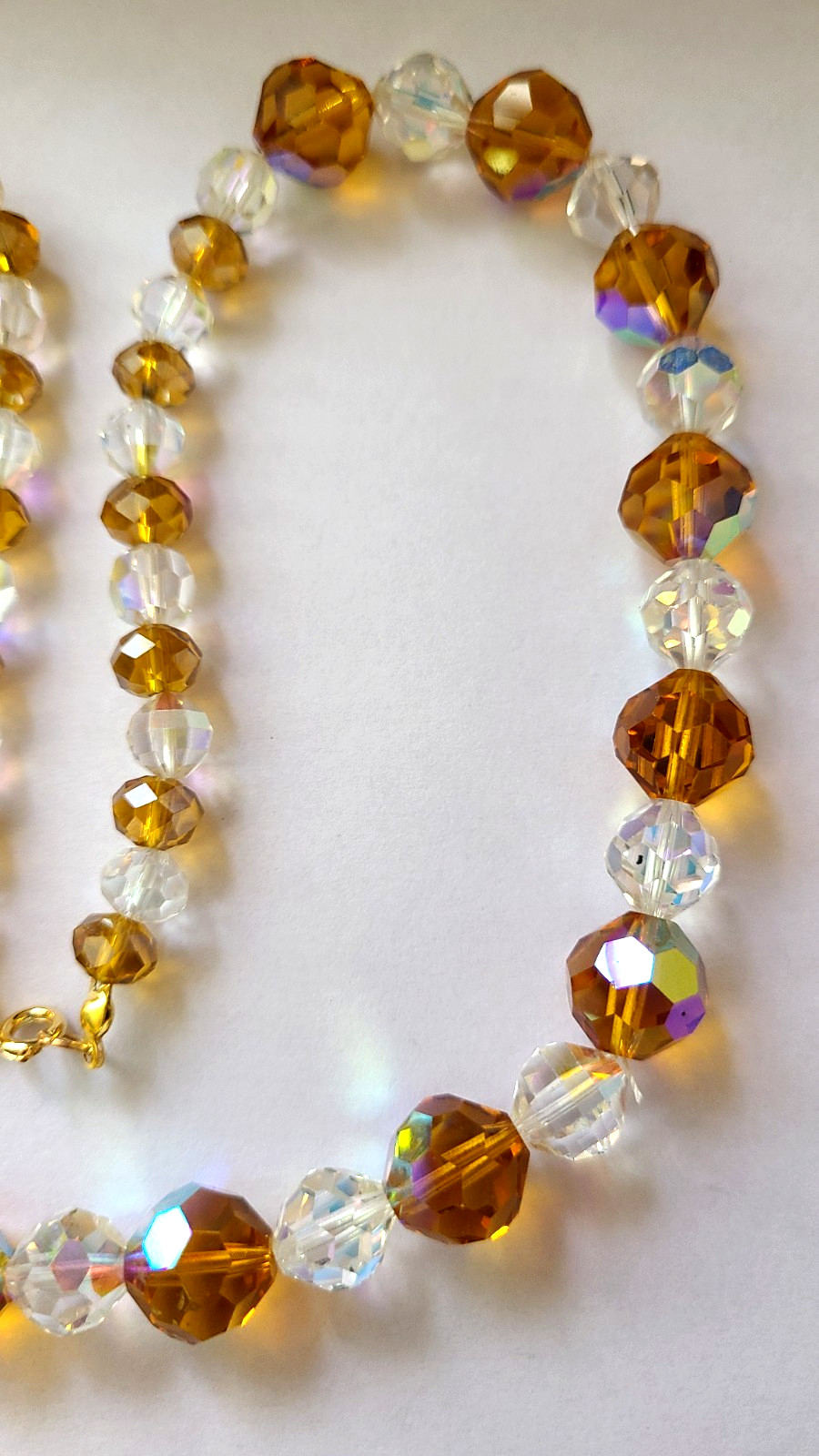 VINTAGE STUNNING AMBER AURORA BOREALIS COLOR FACETED GLASS NECKLACE