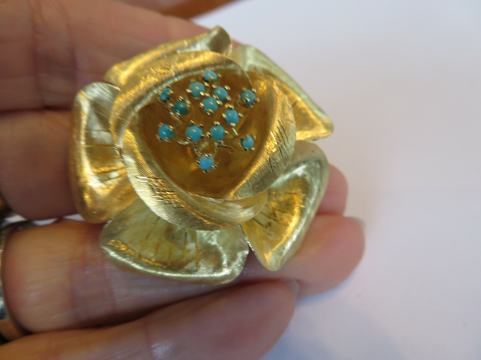 ART DECO 18K GOLD ITALY TURQUOISE FLOWER BROOCH 39 MM ROUND