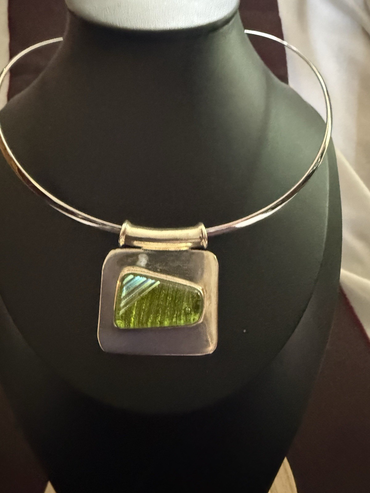 Sterling Silver 925 Modernist Choker Necklace Green Art Glass Pendant