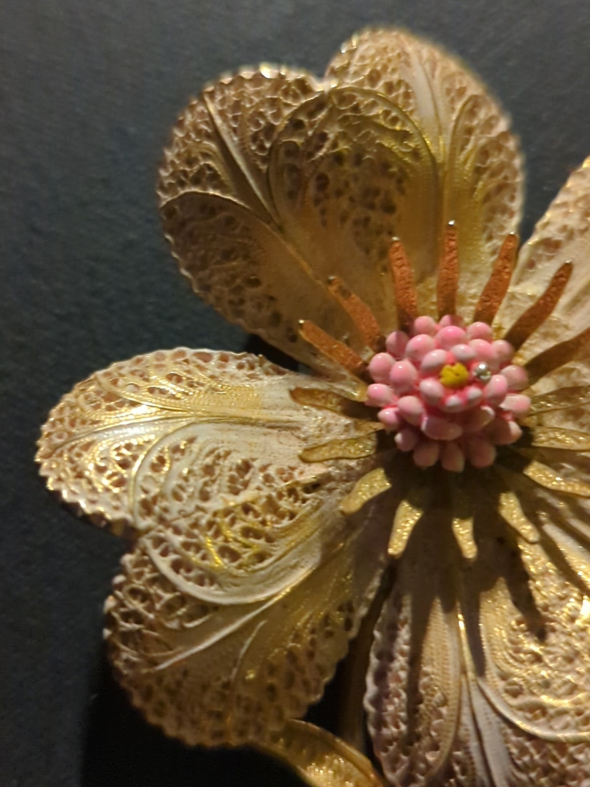 Vtg Heart Petal Flower Brooch Gold Filigree Pink Center ART Arthur Pepper Pin