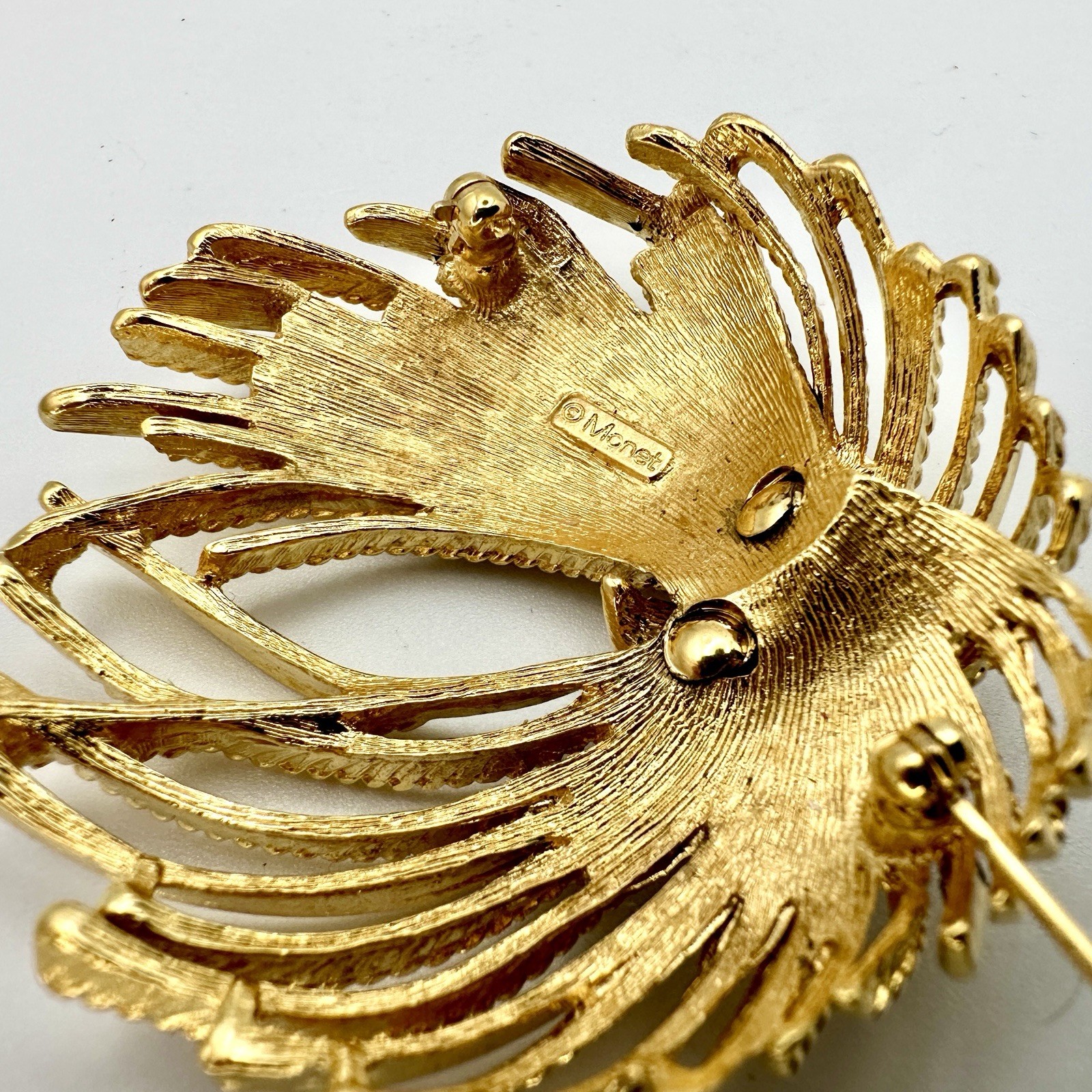 VTG MONET Cordelia Mirador Brooch Gold Tone Fire Works Knotted Rope Pin 2”