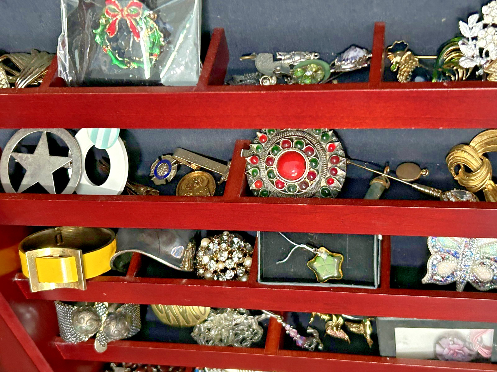 Lot Costume Fashion Jewelry Vintage-Current Necklaces Bracelets Earrings etc.