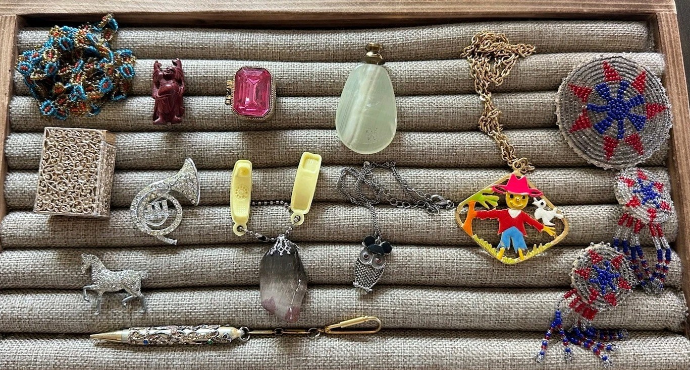 Vintage Lot o 14 Jewelry Gadgets Souvenirs Native Beaded Mixed Lot