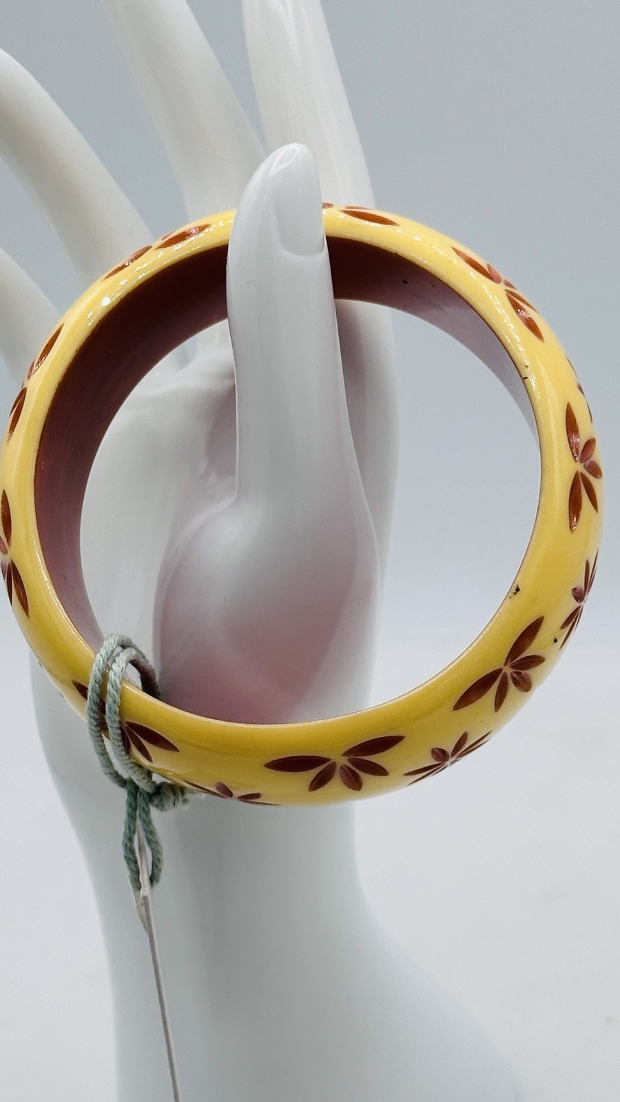 Splendette Wide Butter Yellow Carved Duchess Bangle Bracelet Fakelite
