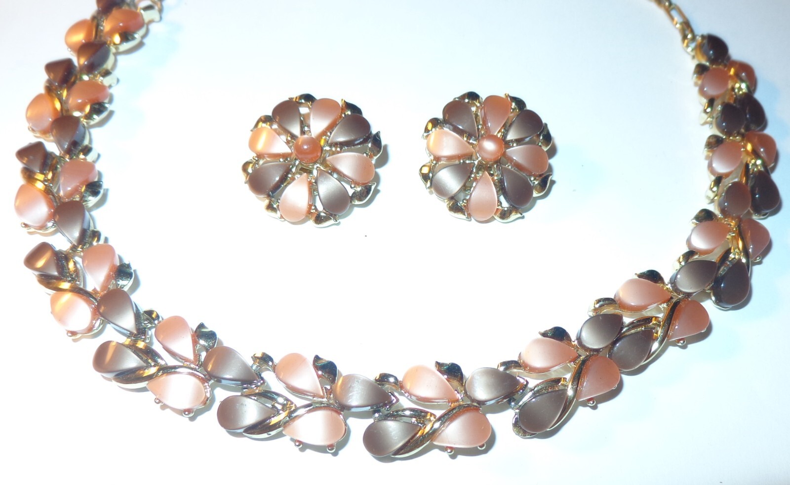 VTG PRETTY PEACH & BROWN LUCITE CABOCHONS JEWELRY SET CHOKER NECKLACE & EARRINGS