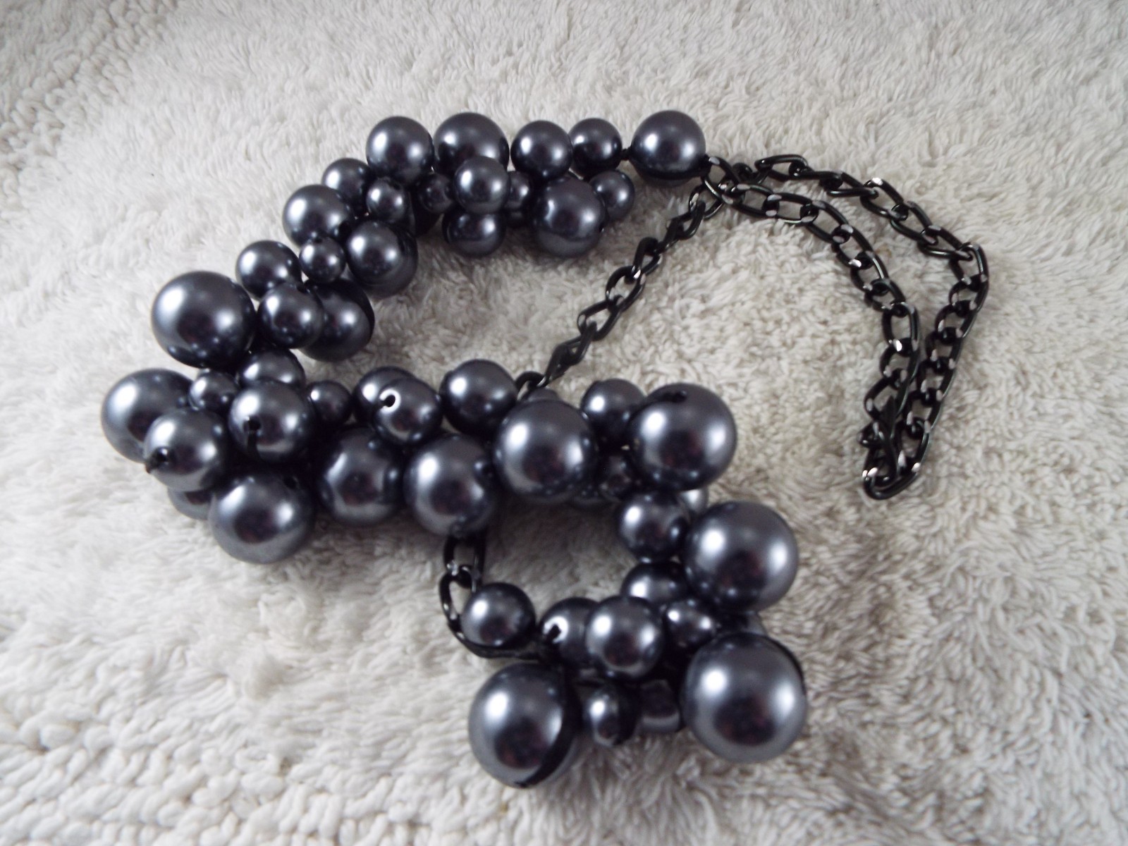 Black Chain Gray Bead Cluster Scoop Necklace (A17)