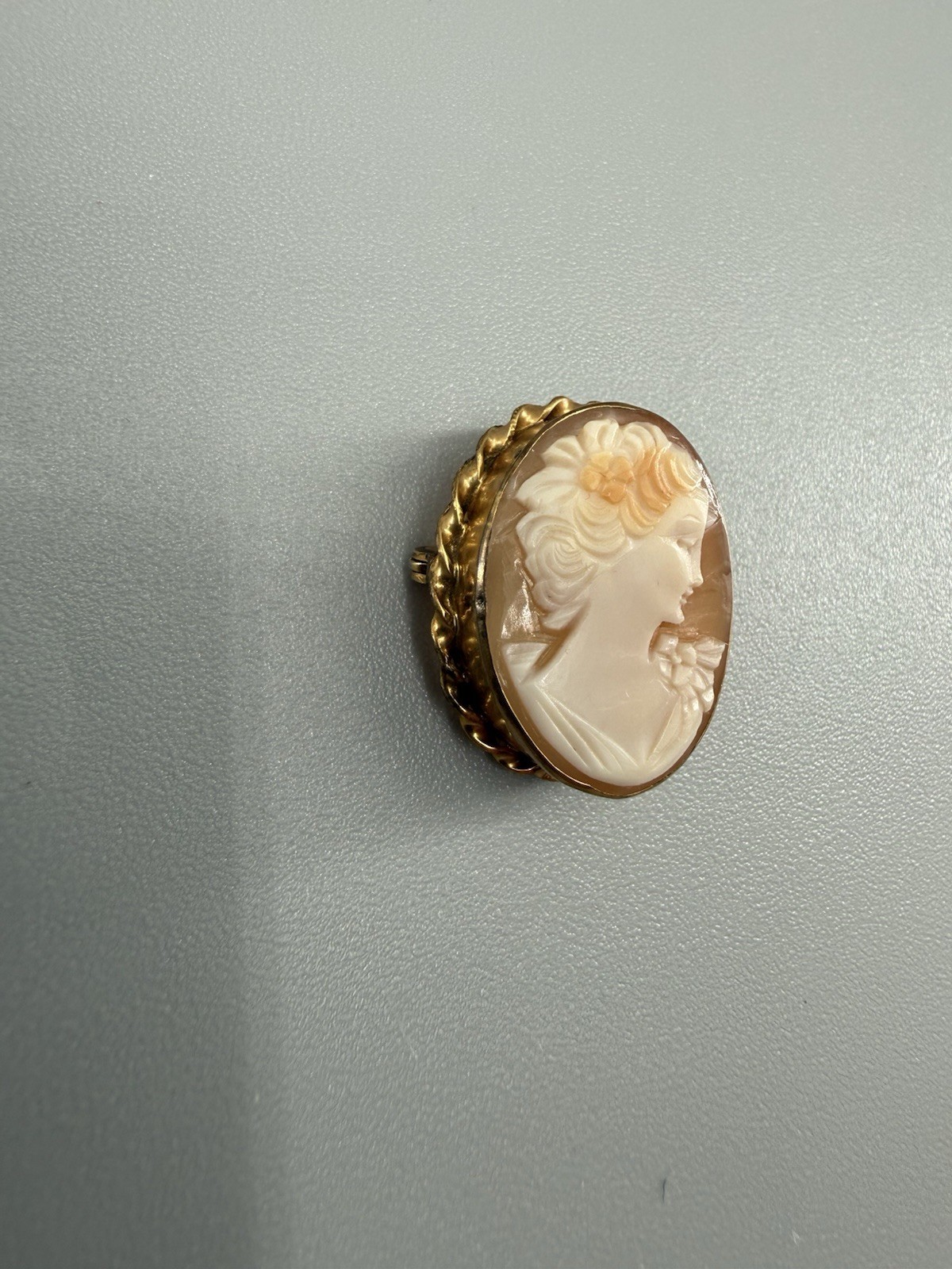Vintage Carved Shell Cameo Brooch Pendant 1/20 12K GF Lady Portrait Twist Frame