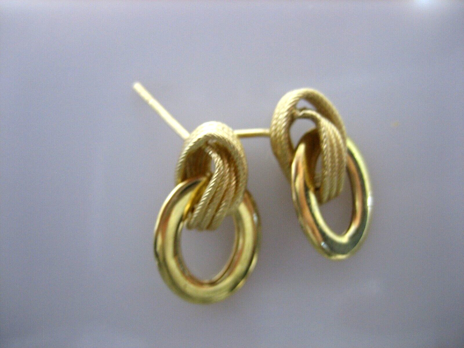 VINTAGE 18K YELLOW GOLD SMOOTH TEXTURED DOUBLE HOOP EARRINGS 2.5 GRAMS