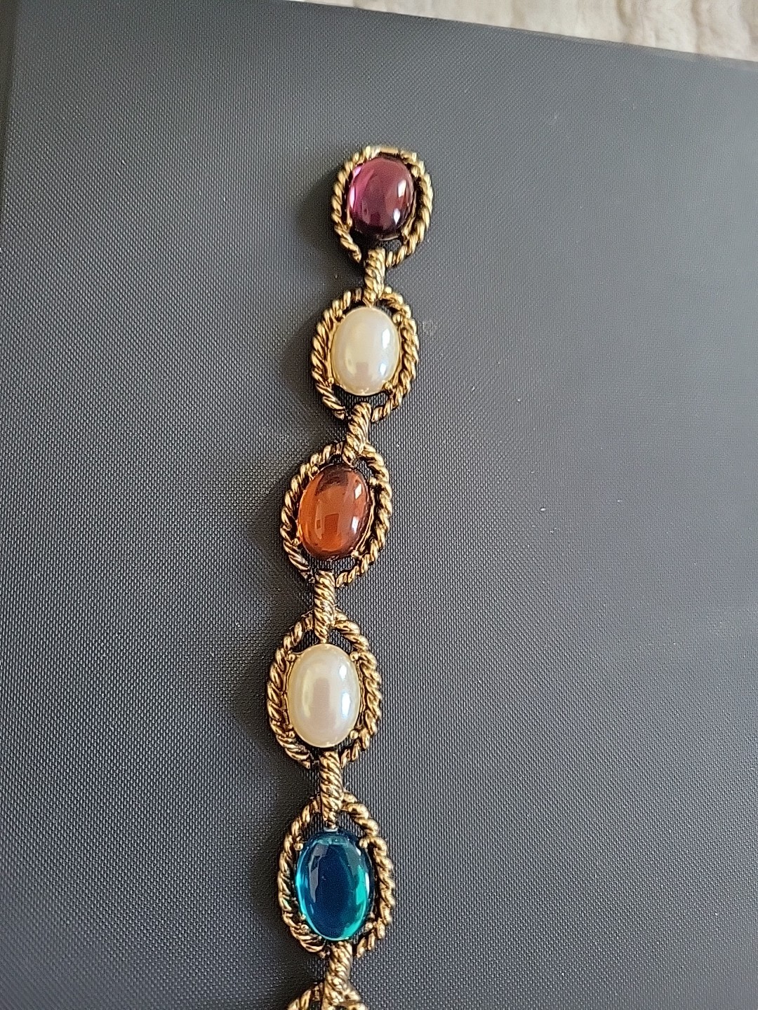 Vntg Floating Gripoix Cabochons & Pearls Golden Ornate Bracelet 8″, 32 gms