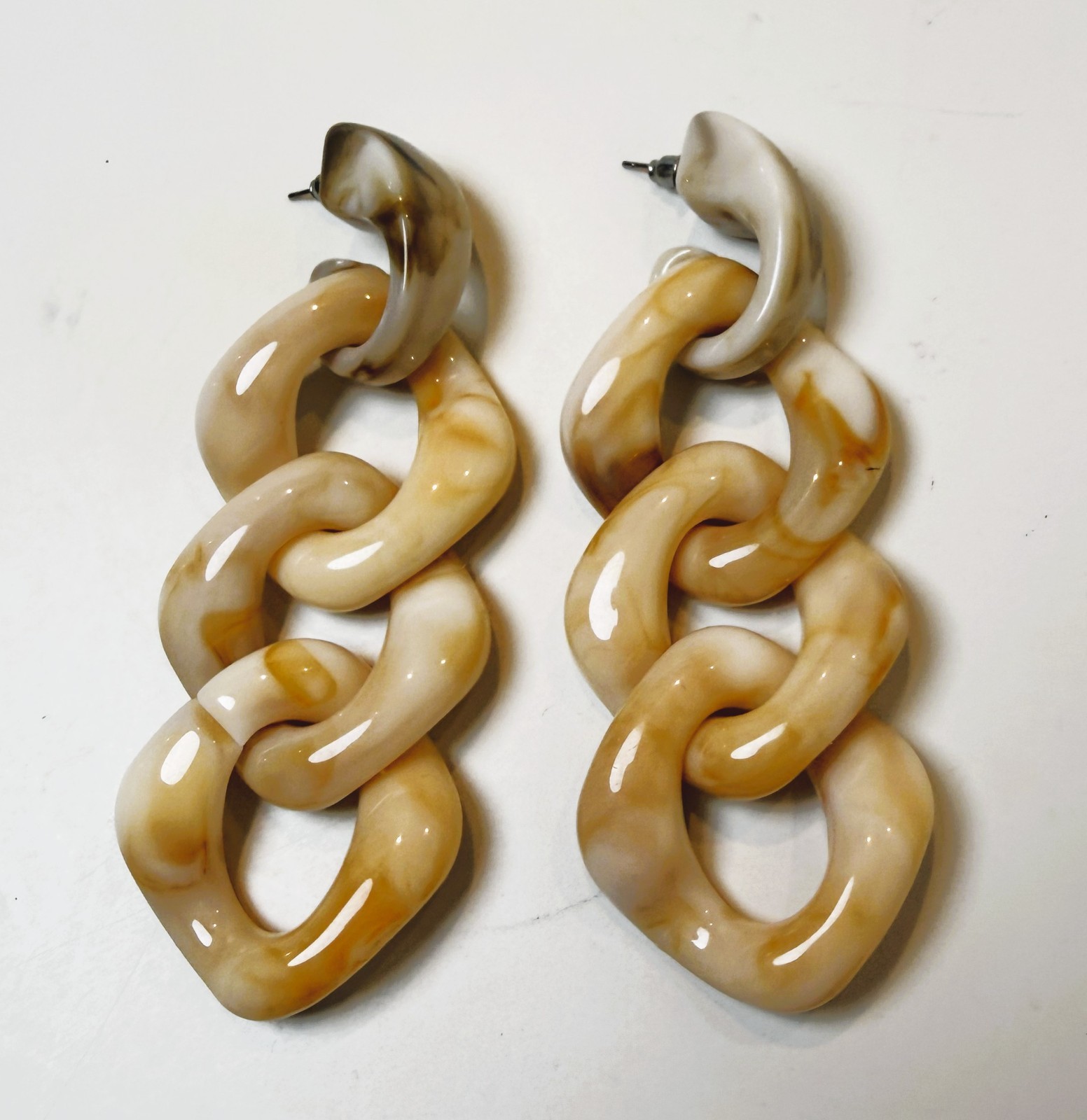 Gorgeous Cream Color Resin Chain Dangle Pierced Earrings