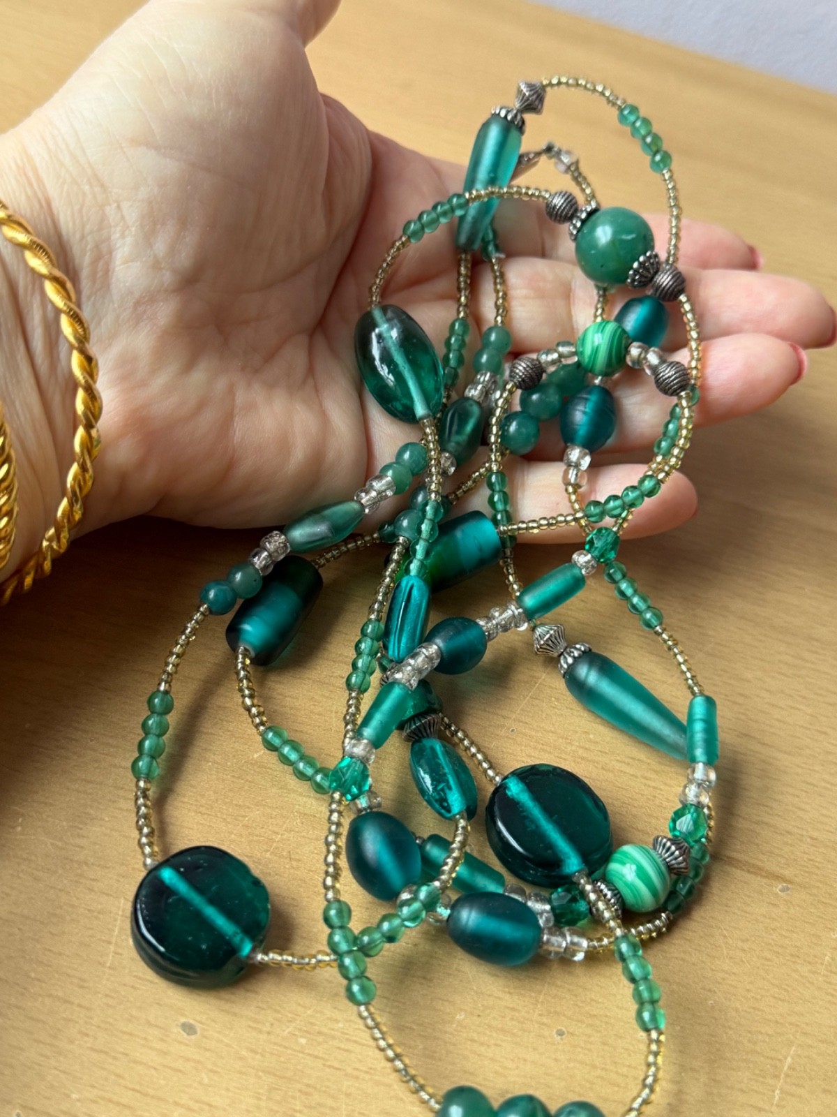 VINTAGE VIVID EMERALD GREEN COLOR MULTISHAPE GLASS BEADS LONG STATEMENT NECKLACE