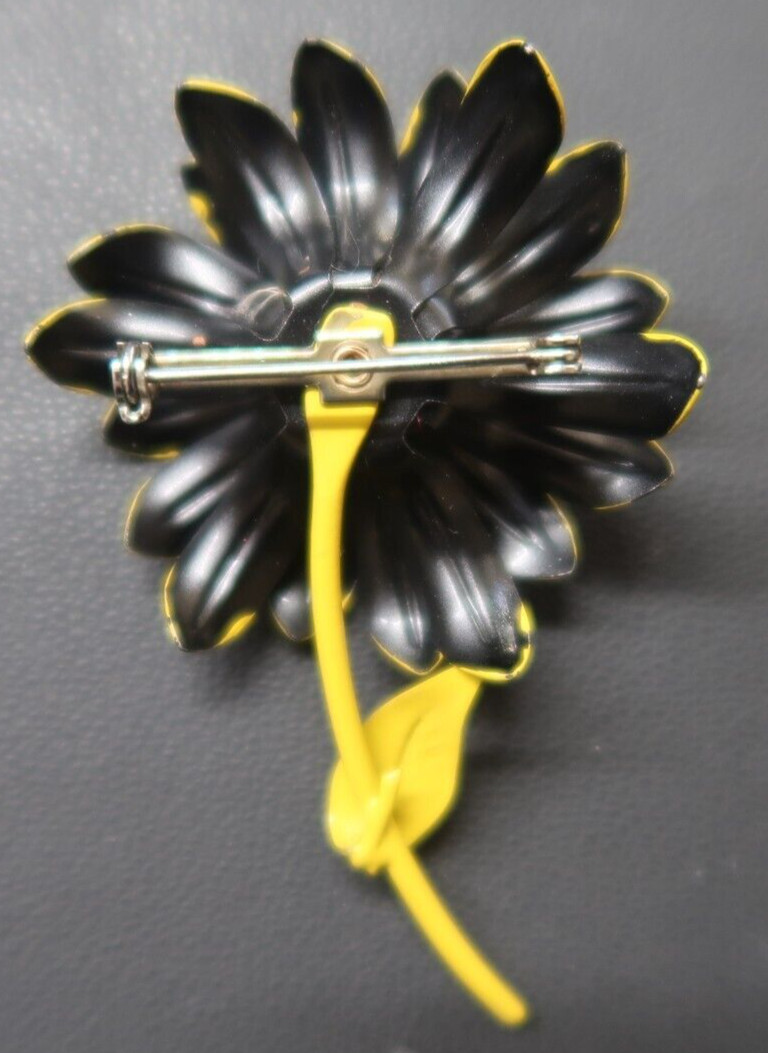 VINTAGE ENAMEL FLOWEE BROOCH PIN BLACK LIME GREEN FROM ESTATE MID-CENTURY MOD