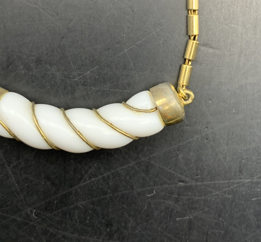 Monet Pendant Necklace Wave Wire Wrapped White Bar Link Gold Tone Vintage