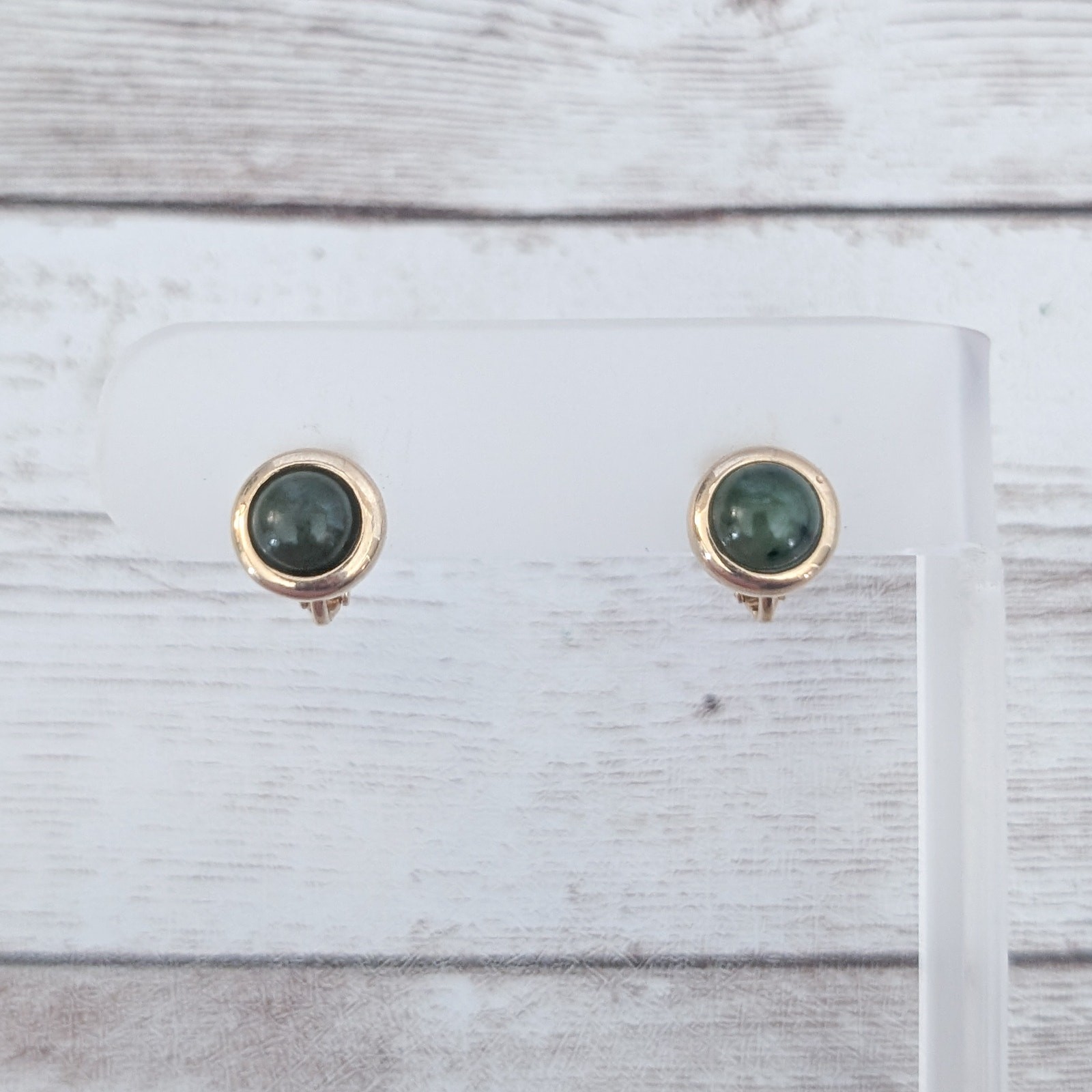 Vintage Avon Clip On Earrings 3/8″ Dark Green & Gold Tone – Loose Clip