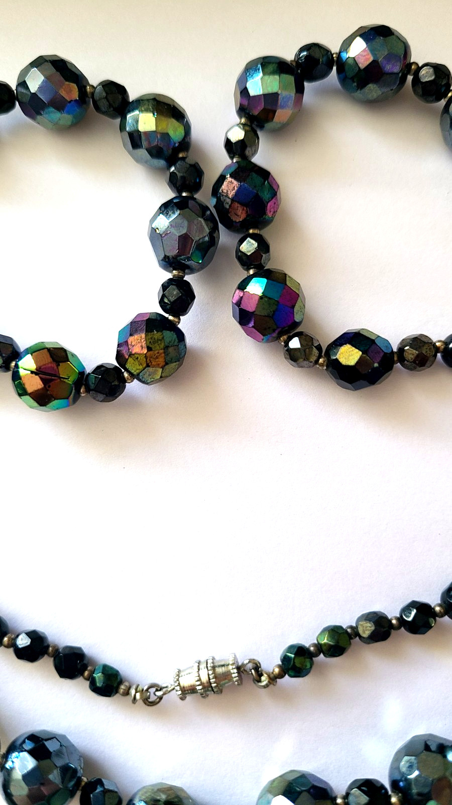 VINTAGE STUNNING DARK BLUE AURORA BOREALIS CARNIVAL FACETED GLASS NECKLACE