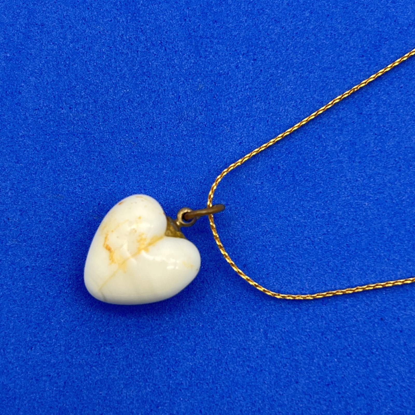 Vintage Puffy Heart Necklace Cream Agate Pendant 14″