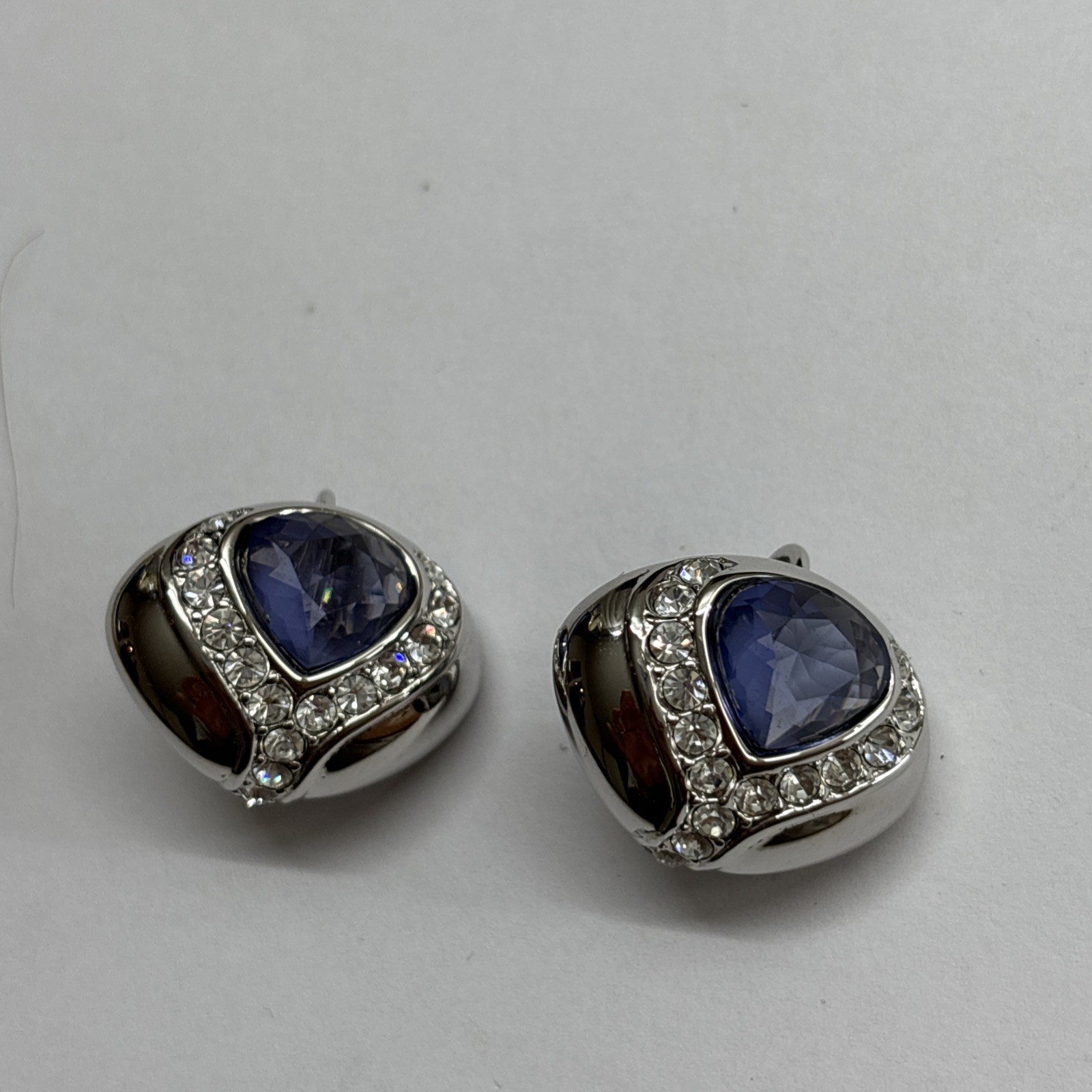 NIB JOAN RIVERS SILVER TONE PURPLE FACETED CRYSTAL RHINESTONE CLIP ON EARRINGS