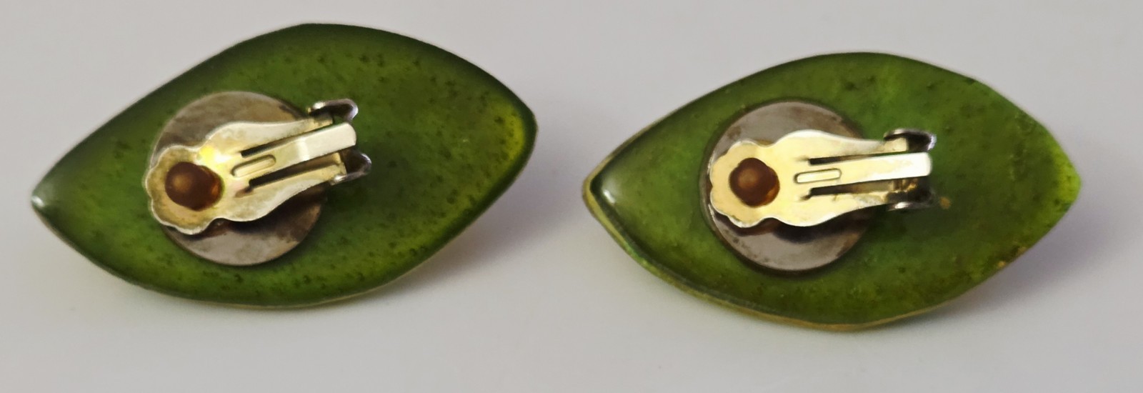 Vintage Large Statement Green Acrylic Plastic Glass Clip On Earrings 2″ x 1 1/4″